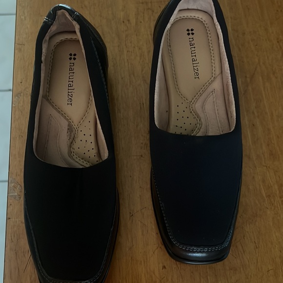 Black Naturalizer shoes - Picture 3 of 3